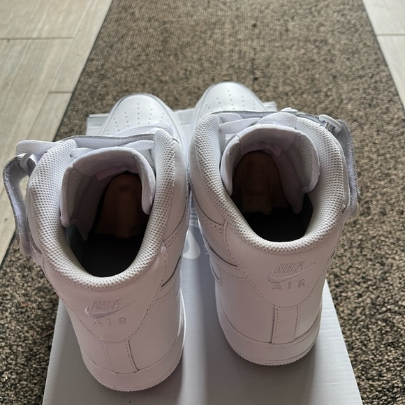 NIKE AIR FORCE 1 MID '07
WHITE MENS SIZE 13. LIKE NEW - Picture 7 of 7